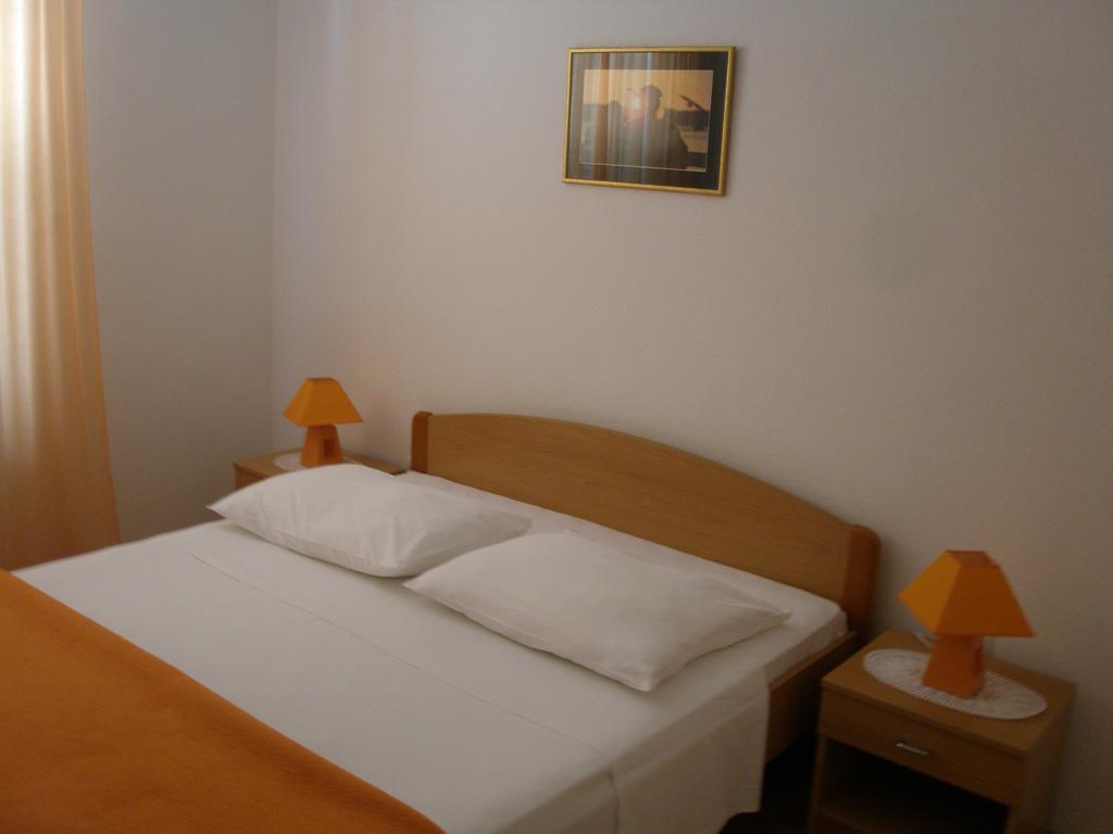 Hotel B&B CHAMBERLAIN Milna  Zimmer foto